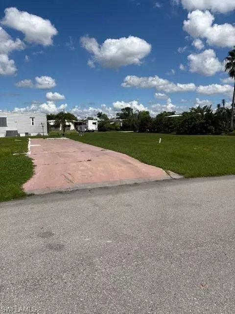 North Fort Myers, FL 33917,5511 Miles Standish LN