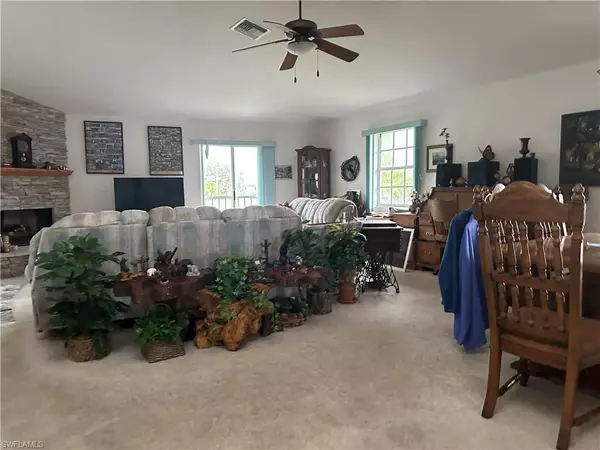 Fort Myers Beach, FL 33931,121 Coconut DR