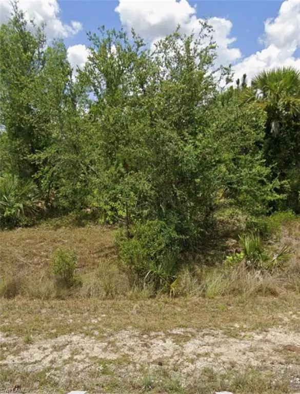 Lehigh Acres, FL 33972,803 Edison AVE