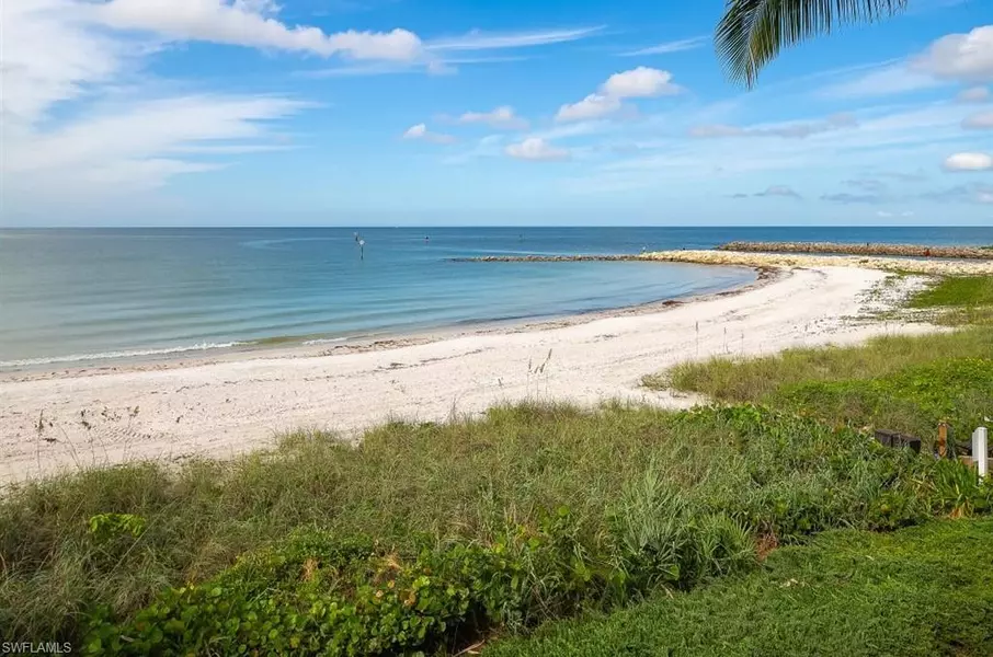 2207 Gulf Shore BLVD N #D4, Naples, FL 34102