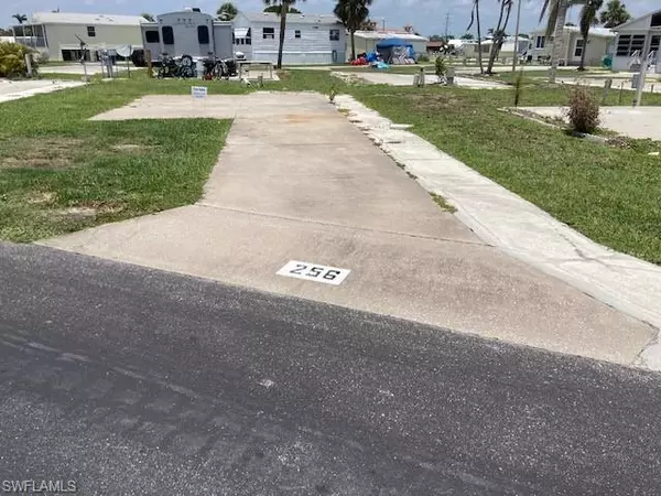 Fort Myers, FL 33908,19681 Summerlin Rd  256