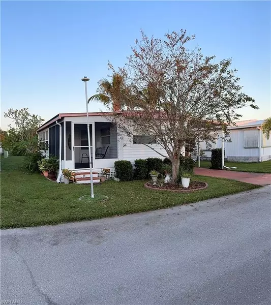 169 Siesta LN, Fort Myers, FL 33905