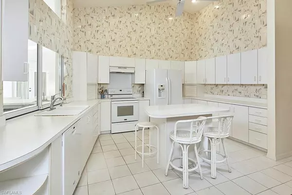 Naples, FL 34108,702 Hollybriar LN