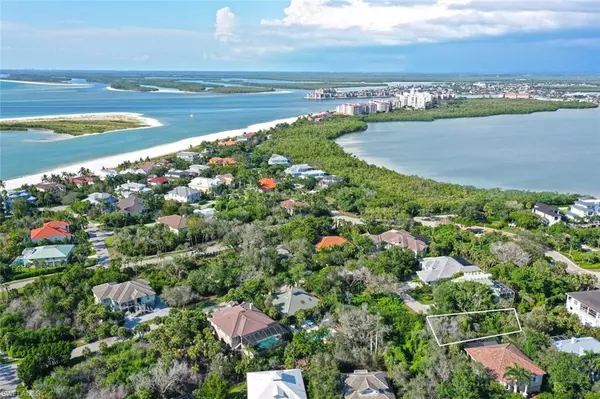 Marco Island, FL 34145,903 Raymond CT