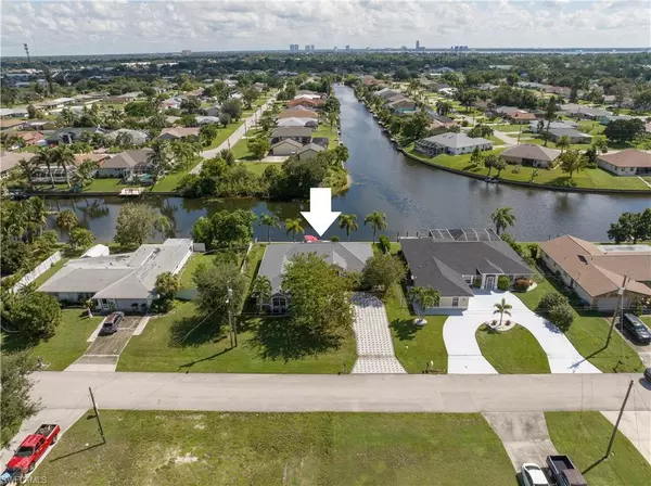 Cape Coral, FL 33990,209 SE 20th CT