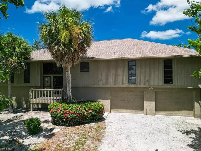 1043 Blue Heron DR, Sanibel, FL 33957