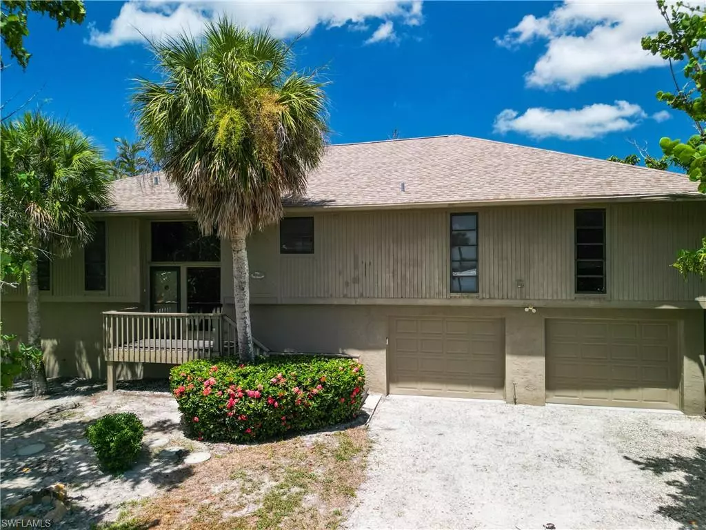 Sanibel, FL 33957,1043 Blue Heron DR