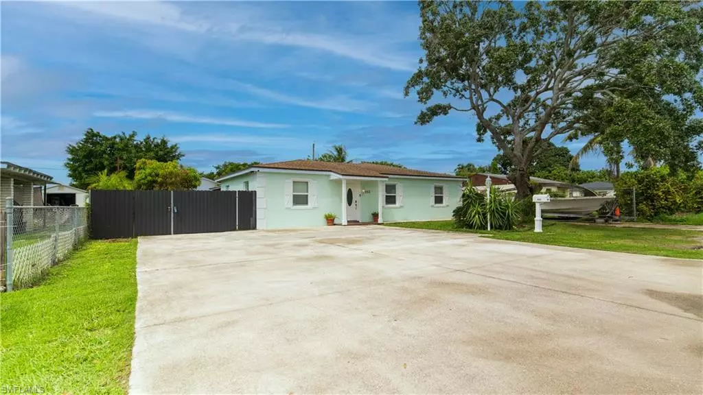 982 NE 4th AVE, Homestead, FL 33030