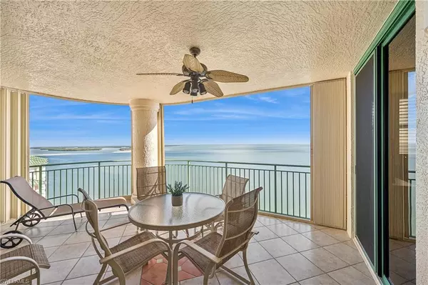 Marco Island, FL 34145,980 Cape Marco DR #1402