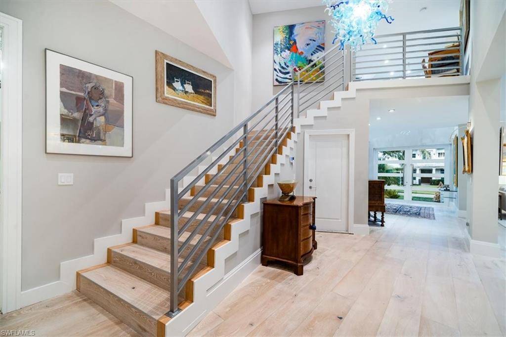 Naples, FL 34102,367 5th AVE N