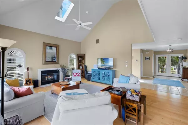 Sanibel, FL 33957,588 Hideaway CT