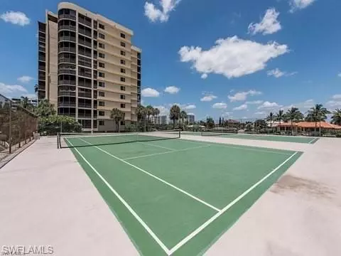 Naples, FL 34108,11030 Gulf Shore DR #402