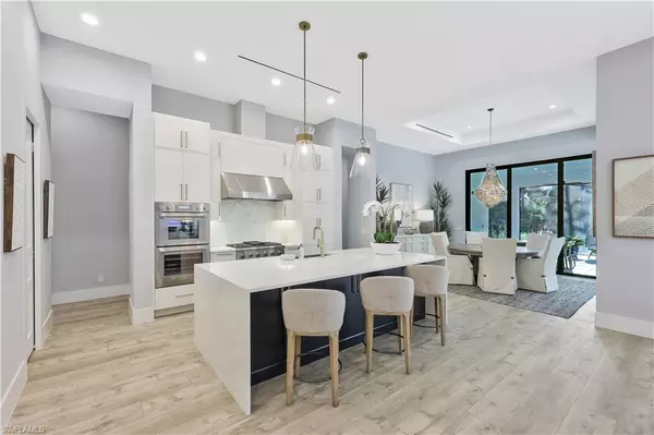 Naples, FL 34117,933 11th ST SW