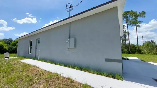 Lehigh Acres, FL 33972,1825 Lindenwood DR