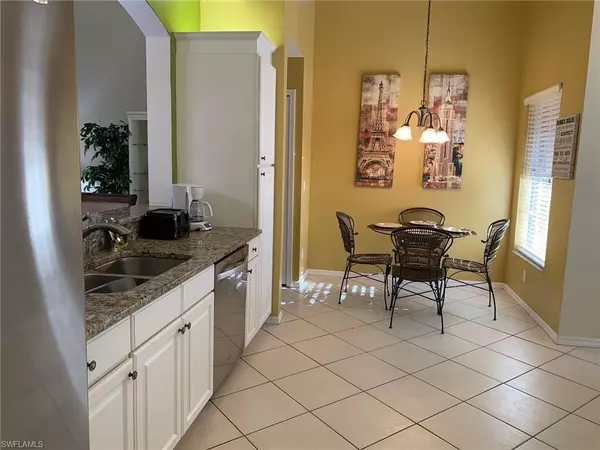 Naples, FL 34110,5705 Heron LN #806