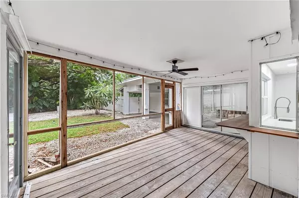 2472 Harbor RD, Naples, FL 34104