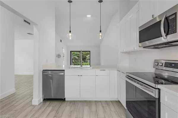 Fort Myers, FL 33919,9295 Lake Park DR #201