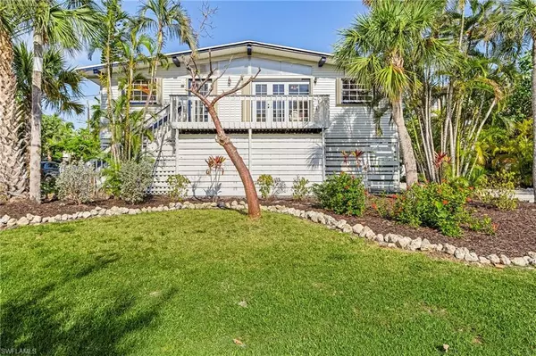 Sanibel, FL 33957,567 Rabbit RD