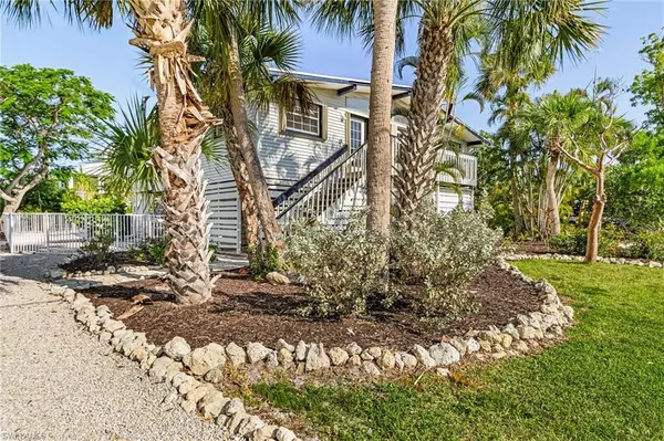 Sanibel, FL 33957,567 Rabbit RD