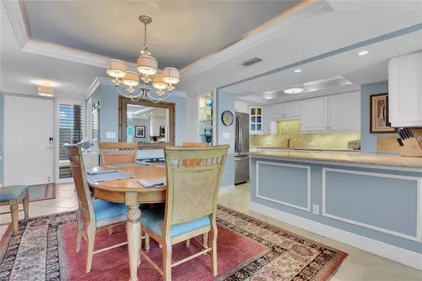 Naples, FL 34103,3443 Gulf Shore BLVD N #710