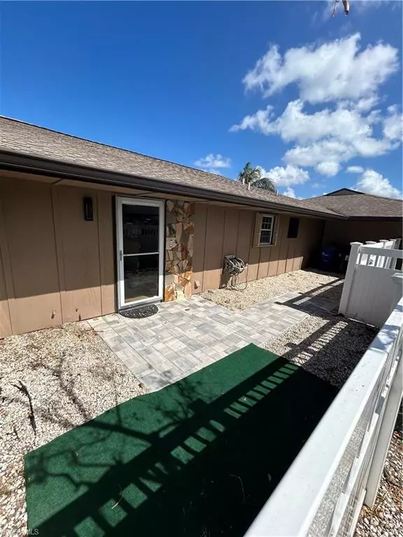 Fort Myers, FL 33919,4301 Island CIR #2