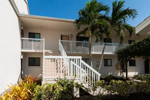 Naples, FL 34108,910 Vanderbilt Beach RD #323