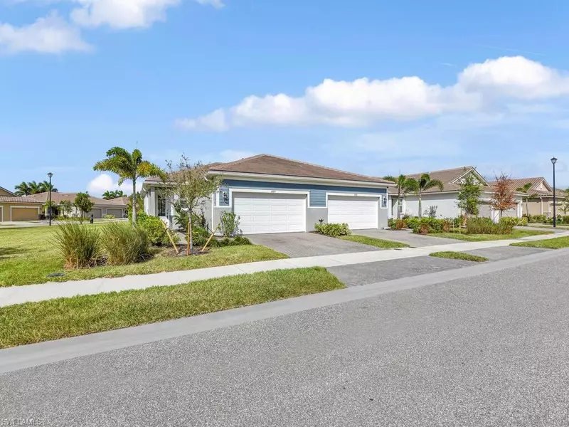 10372 Bonavie Cove DR, Fort Myers, FL 33966