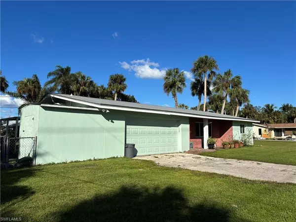 North Fort Myers, FL 33917,16991 Carolyn LN