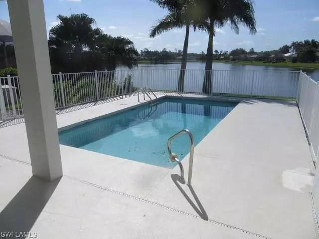 592 Crossfield CIR, Naples, FL 34104