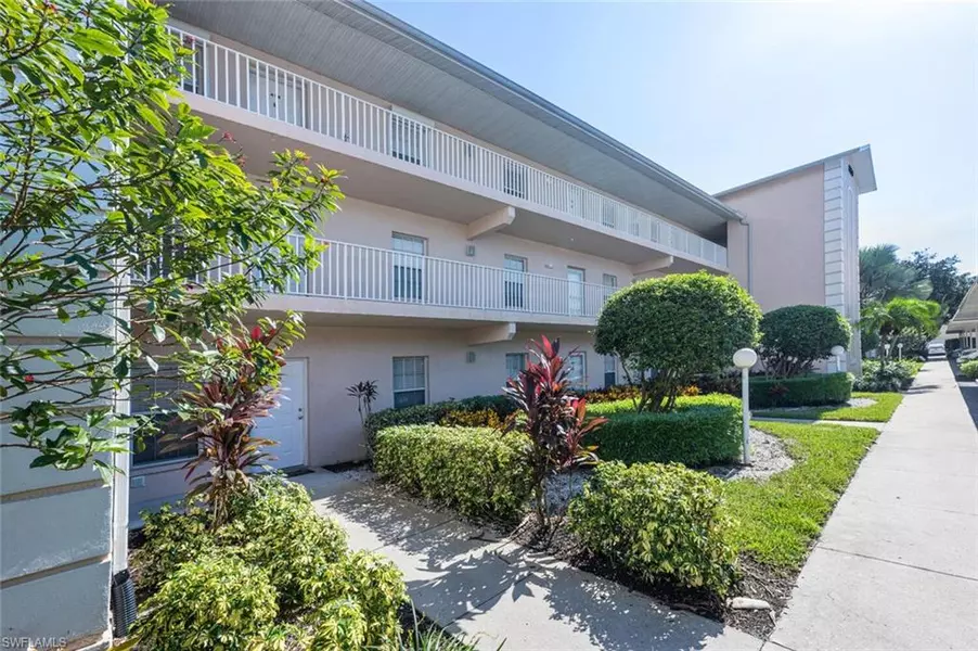 3250 Cypress Glen WAY #409, Naples, FL 34109