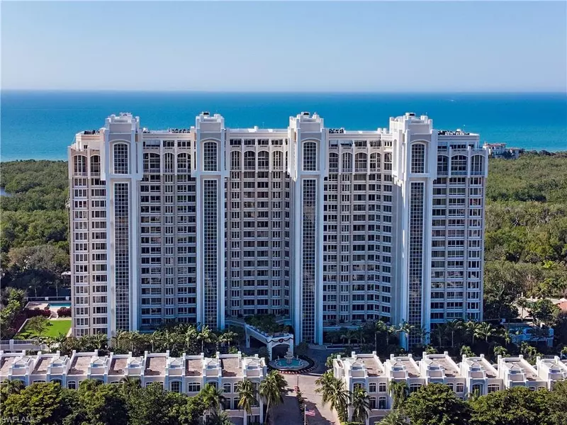 7117 Pelican Bay BLVD #307, Naples, FL 34108