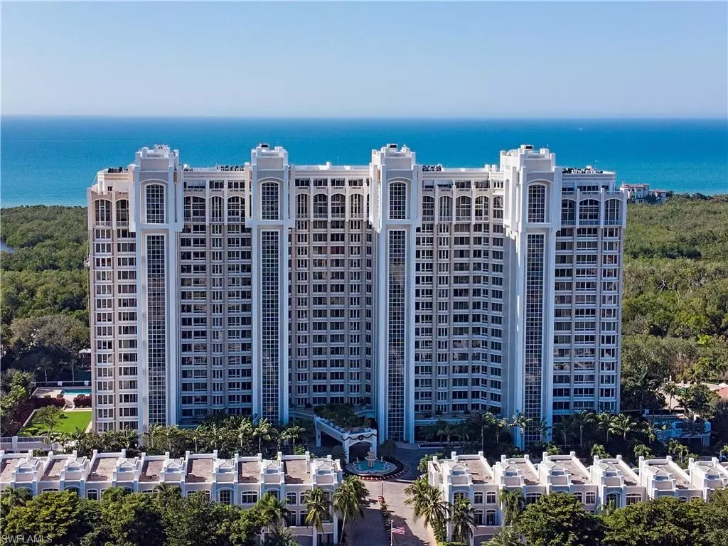 Naples, FL 34108,7117 Pelican Bay BLVD #307