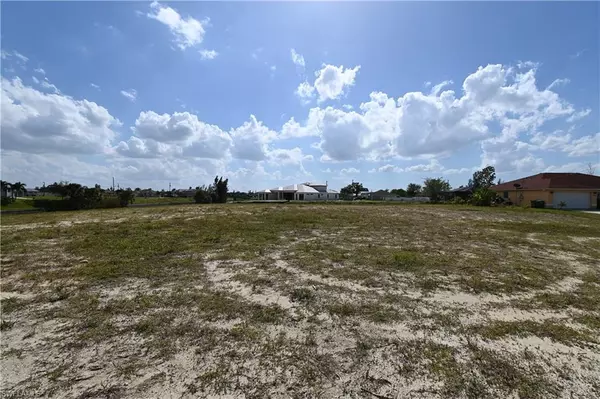 Cape Coral, FL 33991,432 SW 22nd ST