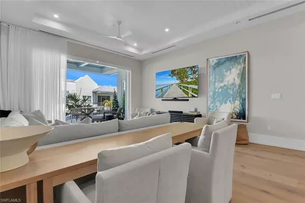 Naples, FL 34102,201 8th ST S #311