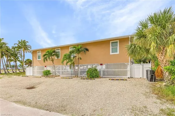 Fort Myers Beach, FL 33931,848 Lagoon ST