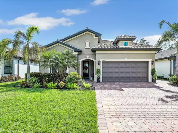 6852 Winding Cypress DR, Naples, FL 34114