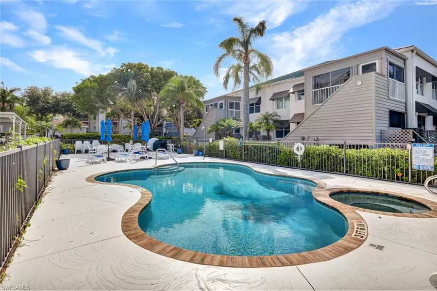 523 Club Side DR #2-523, Naples, FL 34110