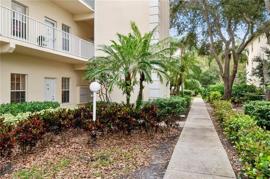 3235 Cypress Glen WAY #304, Naples, FL 34109