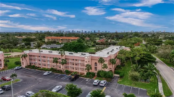 100 Forest Lakes BLVD #108, Naples, FL 34105