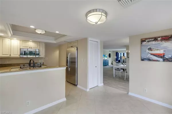 Naples, FL 34103,4451 Gulf Shore BLVD N #301