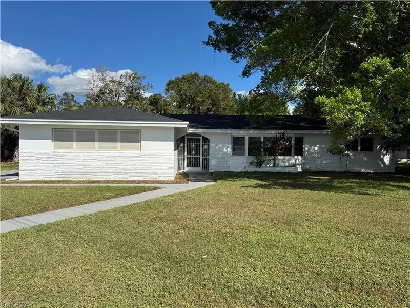 1668 White Plains TER, North Fort Myers, FL 33903