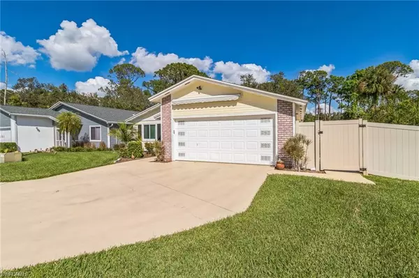 North Fort Myers, FL 33917,5710 Longleaf DR