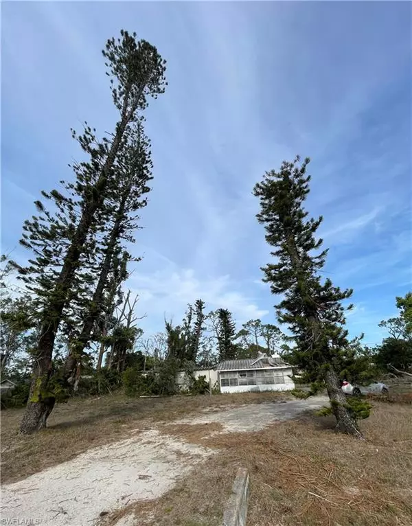 8385 Suncoast DR,  North Fort Myers,  FL 33917