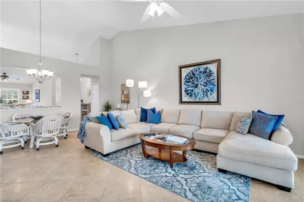 Naples, FL 34110,5697 Heron LN #607