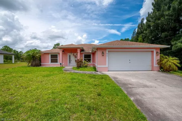 917 Oak AVE, Lehigh Acres, FL 33972