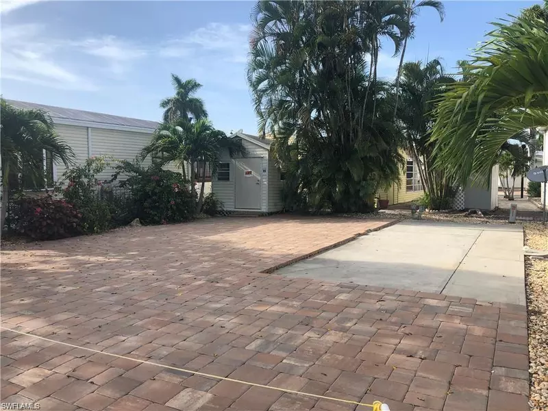 5628 Red Bird LN, Fort Myers, FL 33908