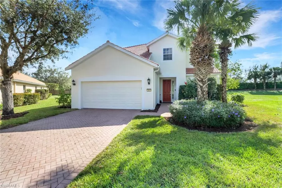 2105 Fairmont LN, Naples, FL 34120