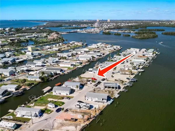 Fort Myers Beach, FL 33931,28 Emily LN