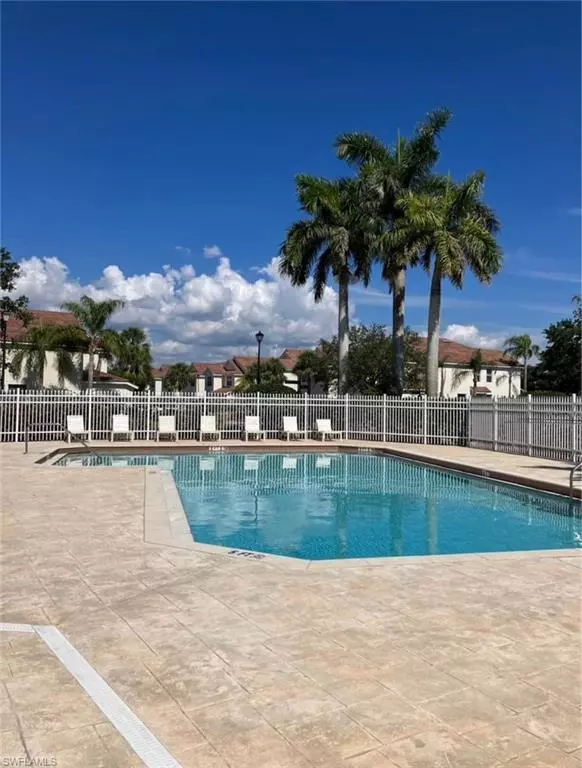 Naples, FL 34105,1062 Albany CT #196