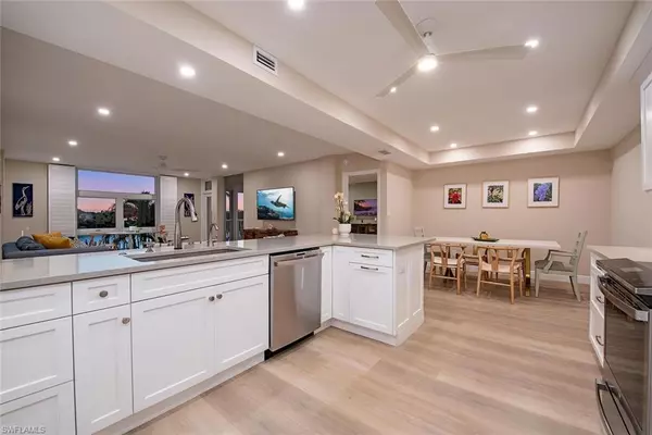 Naples, FL 34103,400 Park Shore DR #303